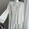 Pijama Sexy Feminino Primavera e Outono Veludo Dourado Conjunto de Três Peças com Suspensório Cardigã Calça Pura Desejo Renda Roupa de Casa com Bojos