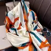 Ciudad de Yiwu Youhu Primavera y Verano Alta Gama Versátil Seda Imitación Delgado Bufanda Moda Clásica Larga Bufanda Venta al por Mayor