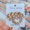 Broche de Mariposa Hueca con Diamantes AB Iridiscentes para Mujer, Pin de Mariposa de Diamantes Lujoso a Todo Color para Trajes y Abrigos, Broche Elegante y Lujoso