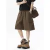 Bermuda cargo estilo streetwear americano para homens, multi-bolsos, novo design de verão com detalhes de rebites desconstruídos, calça de corte solto no joelho
