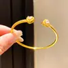 Pulsera Brazalete Abierto Corazón de Circonita Chapado en Oro Real de 18K Pulsera de Lujo Ligero Sensación de Alta Gama Joyería de Mano Exquisita Versátil Ins Personalidad
