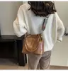 Bolso Cubo Versátil de Moda Retro para Mujer 2024 Nuevo Otoño Tendencia Casual Bolso de Hombro Nicho Bolso de Mano de Alta Gama para Mujer