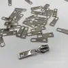 Puxador de Zíper Quadrado em Ouro Branco, Acessórios para Puxador de Zíper São de Boa Qualidade, Descontos por Quantidade