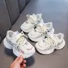 Tênis femininos 2026 primavera e outono novo estilo, dad shoes respiráveis e versáteis para crianças maiores, tênis casuais masculinos para estudantes para uso externo