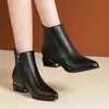 Botas de Couro Macio para Mulheres com Veludo Quente Botas Martin 2026 Outono/Inverno Novidade Salto Bloco Salto Baixo Botas de Couro Bico Fino Botas da Moda