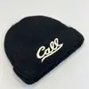 Moda Nueva Otoño e Invierno Bordado de Letras Gorro de Punto Versión Coreana Versátil Color Sólido Circunferencia de Cabeza Grande Adelgazante para la Cara Gorro Cálido