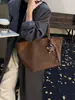 Bolso de Hombro Retro de Gran Capacidad para Mujer 2026 Nueva Moda Bolso de Mujer de Cuero Gamuza Versátil Casual para el Trabajo Bolso de Hombro de Moda