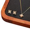 Juego de collar y aretes de trébol de cuatro hojas de aguja de plata Widney con diamantes completos, aretes de alta gama, cadena de clavícula de lujo ligero para mujer