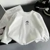 Camiseta de Manga Longa para Meninos 2026 Novo Estilo Camiseta Básica de Algodão Puro para Crianças Primavera e Outono Roupa Branca para Bebê Camiseta Solta para Menino Pequeno