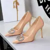 9283-K225 Sapatos femininos estilo europeu e americano sexy para festa com salto ultralongo, fivela V elegante com strass, bico fino, boca rasa e salto fino