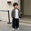 Jaqueta Infantil 2026 Outono Nova Estilo Coreano Meninos e Meninas Listrada Gola Alta Moletom Jaqueta Casual com Zíper para Crianças Pequenas