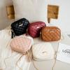Bolso de mujer 2021 nueva moda bordado diamante celosía bolso de cámara bolso de mensajero de hombro de mujer comercio exterior al por mayor una generación de cabello