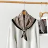 Lenço de Algodão e Linho com Estampa de Corrente de Alto Padrão, Versátil e na Moda, Lenço Decorativo para Pescoço, Lenço Feminino Atacado