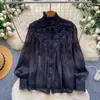 Blusa de manga larga color rosa suave estilo francés con volantes en el cuello y puños para mujer, juvenil y elegante con un toque de alta gama, Otoño 2026