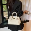 Bolso de diseño de nicho para mujer, novedad de verano de 2025, moderno bolso de platino, bolso de hombro con detalles a juego, bolso cruzado.