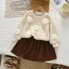 Conjunto Outono e Inverno para Meninas com Laço, Blusa de Manga Longa de Veludo Teddy e Saia Curta, Conjunto Simples de Duas Peças Estilo Coreano, Roupa Infantil Transfronteiriça