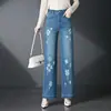 3115 Calça Jeans Laser Engravada Primavera Outono Slim Fit Calça Wide Leg Trevo de Quatro Folhas Calça para Mulheres de Meia-Idade Versátil Fashionável Estilo Coreano Feminino