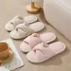 Nuevas zapatillas de algodón de pana cruzadas para venta transfronteriza, venta al por mayor para el hogar de otoño e invierno, zapatillas cálidas de interior para mujer, invierno
