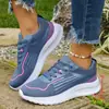 Verão Novo Malha Respirável Leve Tamanho Grande Sapatos Esportivos Viagem Casual Bloco de Cores Sapatos Casuais Atacado Transfronteiriço