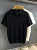 Camisa Polo Tricotada de Seda Gelada Branca Marfim Confortável com Padrão Vazado para Homens Verão 2026 Camiseta com Gola para Homens