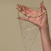 Corrente para Clavícula Dourada Estilosa Exagerada Retrô com Pingente de Cruz e Franjas Gola Choker Empilhada de Nicho de Luxo Única para Mulheres