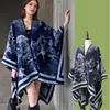 Nuevos Chalecos de Punto Cálidos Europeos y Americanos para Otoño e Invierno, Ponchos Geométricos Divididos Tejidos de Venta Caliente Transfronteriza, Bufandas al por Mayor de Fábrica