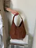 Bolso tote retro de ante para mujer, nueva colección otoño/invierno 2026, gran capacidad, adecuado para ir al trabajo, casual, versátil, bolso de hombro, y se puede llevar debajo del brazo