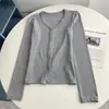 Cardigan de Design Estilo Coreano com Botões, Decote V, Manga Longa 2026 Novo Slim-Fit Ombro Normal Emagrecedor Top de Primavera Camiseta