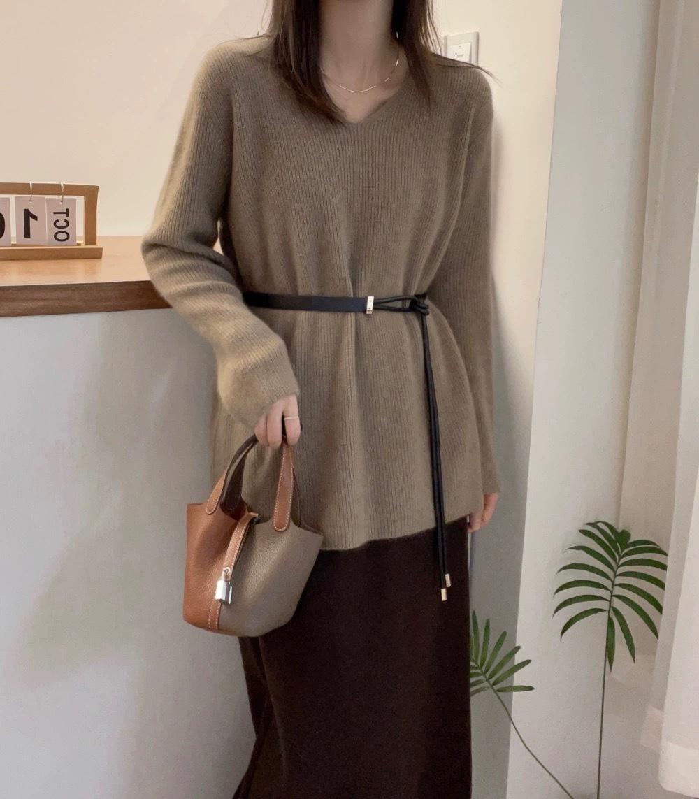 复制_v领中长款纯色羊毛衫女遮屁股秋冬季欧货高.jpg