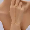 Pulseira Anel Simples Transfronteiriça Europeia e Americana para Mulheres Pulseira de Corrente com Pingente de Ouro Anel Integrado Manoplas Pulseira Joia