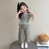 Conjunto de duas peças com calça pantalona estilosa, listrado com gato, para meninas coreanas, novidade de verão 2026, moda infantil atacado