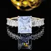 Luz de Anillo Cuadrada Brillante Estética Simple Creativa de Lujo Ligero para Mujer Joyería de Circonita de Lujo Ajustable R5486