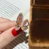 Anillo de Mariposa Irregular Calado Colorido con Pedrería de Segunda Mano, Diseño Versátil de Lujo Ligero, Anillo Elegante Apilable para Dedo Índice para Mujeres