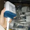 Escova de Vaso Sanitário Dois em Um Criativa Montada na Parede Escova de Limpeza para Banheiro Sem Cantos Mortos Doméstica com Cabo Longo Conjunto de Escova para Vaso Sanitário