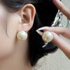 Aretes Coreanos Estilo Frío Geométricos de Metal y Perlas, Elegantes Personalizados, Aretes de Diseño de Alta Gama, Aretes, Estilo Respetuoso con el Medio Ambiente