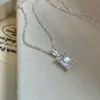 Novo Colar Quadrado de Zircônia Gelo-Transparente Coreano para Mulheres, Temperamento de Luxo Leve, Corrente de Clavícula Exquisita, Colar de Design de Nicho Atacado