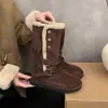 Botas de neve quentes com veludo forrado para mulheres, novo estilo outono e inverno 2026, fivela de couro, sola grossa, botas versáteis de pelo, botas de algodão do Nordeste