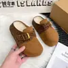 Sandálias Birkenstock Retrô de Couro Genuíno Sola Grossa Bico Fechado Meia-Pantufa Novo Outono/Inverno 2026 Pantufas Quentes de Algodão com Veludo Interno Calce Fácil