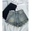 Shorts jeans de barra desfiada para mulheres, estilo fino, novo design de verão 2026, shorts ultra-curtos de cintura alta em A que emagrecem
