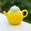 Tetera Cerámica Forma Margarita Pequeña Glaseado Amarillo Huevo para Uso Doméstico, Tetera Individual Forma Pera de Gama Alta con Filtro, Adecuada para una Persona Beber Sola, Juego de Té Pequeño