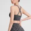 Conjunto de outfit de yoga dopamina con estampado de leopardo: hermoso top de yoga sin mangas con espalda descubierta y almohadillas en el pecho, shorts de yoga de cintura alta para control de abdomen, levantamiento de glúteos