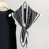 Bufanda de Imitación Seda a Rayas con Rombo Moda Primavera y Verano Coreana Retro Bufanda de Seda Baotou para Mujer Delgada Bufanda Triangular