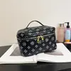 Amazon Transfronteiriça 2026 Nova Bolsa de Maquiagem Retrô Grande Capacidade Bolsa de Armazenamento para Ferramentas de Beleza Bolsa de Higiene Pessoal Portátil para Mulheres