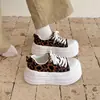 Zapatos casuales de tamaño pequeño, suela gruesa, que aumentan la altura, con estampado de leopardo para mujer, colección otoño 2026, retro y versátiles, zapatos de suela gruesa, zapatillas deportivas estilo estudiante