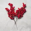 Fruta roja navideña simulación baya roja decoración navideña espuma fruta corona accesorios Navidad acacia fruta esquejes al por mayor