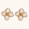 Aretes de Moda Sencillos de Lujo Accesible de Acero Inoxidable 316L Chapado en Oro de 18K de Venta Caliente Transfronteriza Europea y Americana Aretes de Flor Blanca