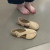 Sandálias Femininas Slip-On Fechadas com Tira Cruzada e Salto Grosso Novo Estilo 2026 Sapatos Romanos com Fivela de Uma Tira para Uso ao Ar Livre