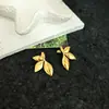 Pendientes de Flor y Hoja Brillantes de Nicho Europeo y Americano Venta Caliente Transfronteriza Pendientes Simples Versátiles para el Trabajo Pendientes Metálicos para Chicas