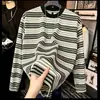 Camiseta de manga larga a rayas de bloques de color para hombre, nuevo estilo primavera/otoño, corte holgado, cuello redondo, versátil, moderna, retro, adelgazante, top casual tipo camiseta