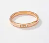 Anillo liso de tres colores y tres diamantes, estilo minimalista europeo y americano, anillo de acero de titanio, anillo personalizado de nicho para grabado DIY, disponible para venta al por mayor